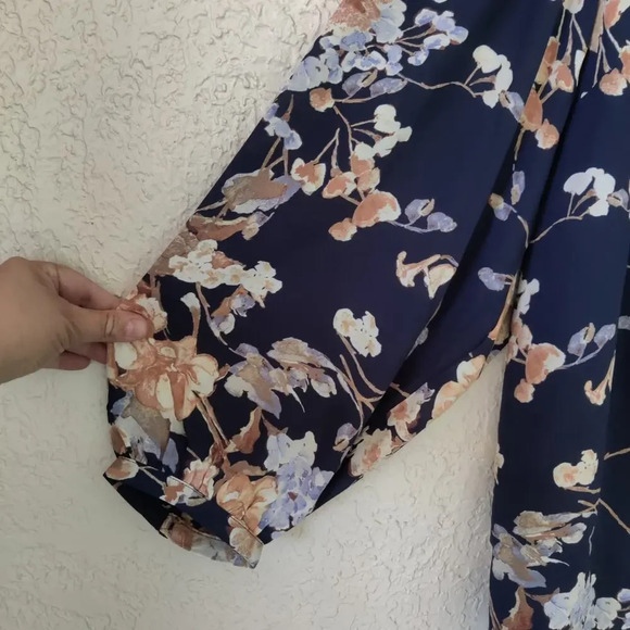 Well Worn Navy Floral Blouse Sz 3X Button Up Long Sleeve V-Neck Sheer Boho - Picture 3 of 7